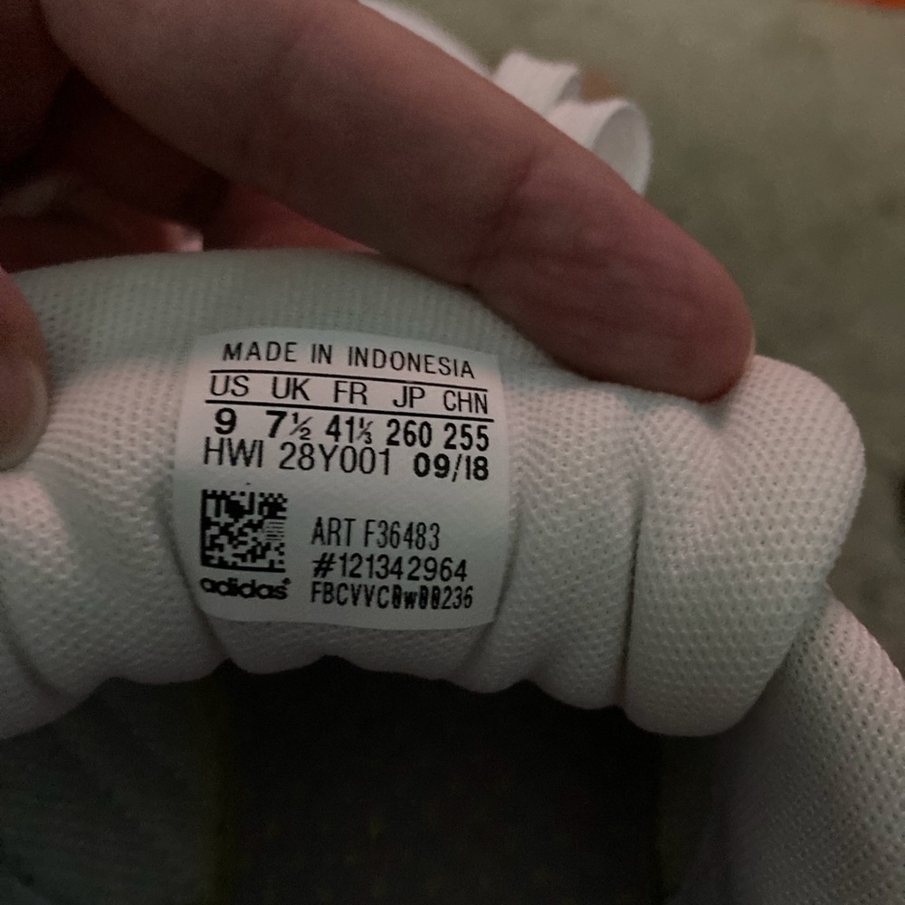 Adidas - Picture 5 of 6